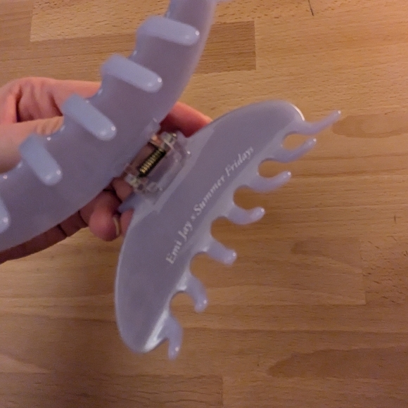 Emi Jay x summer Fridays big effing clip in jet lag blue - Picture 3 of 3